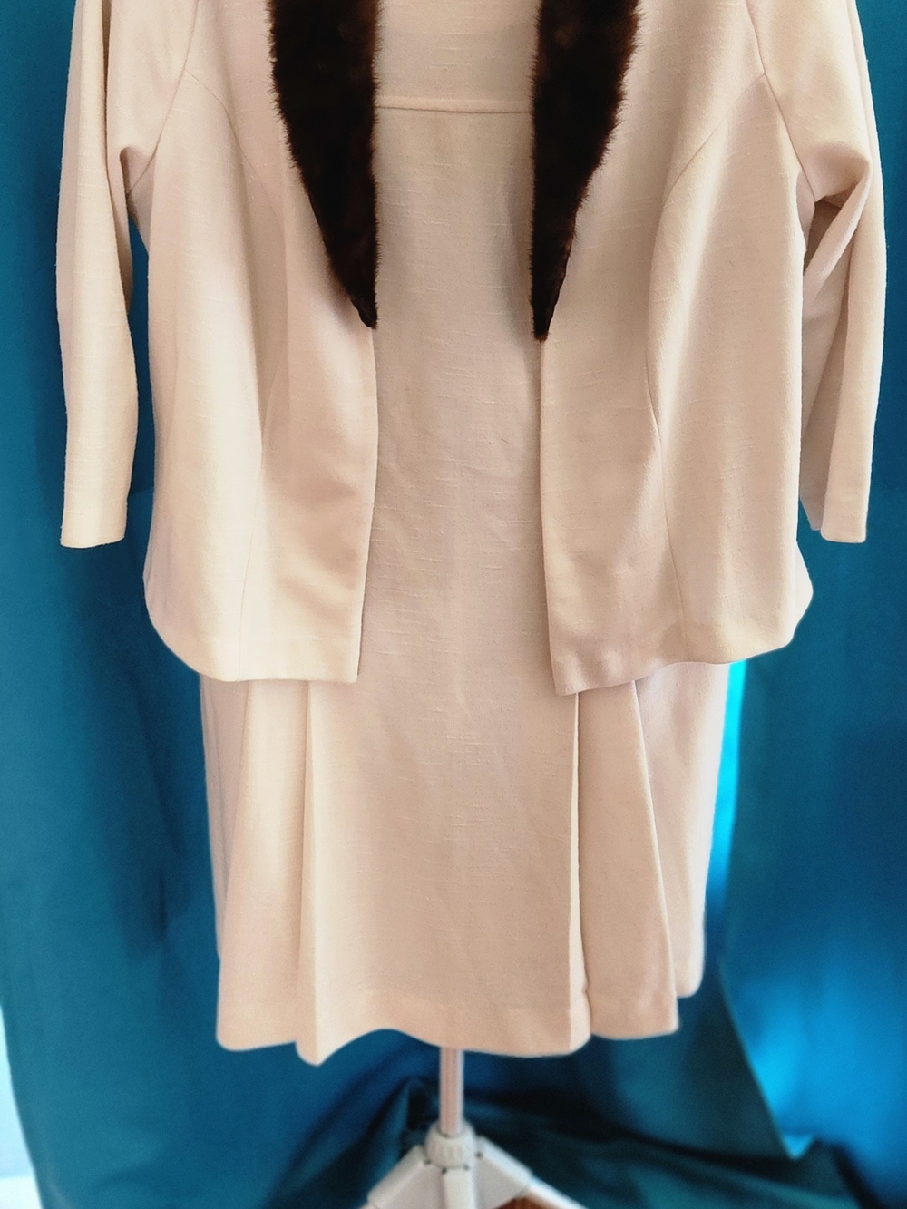 VTG 60S PLUS SIZE Cream Women’s Jacket with Fur Trim